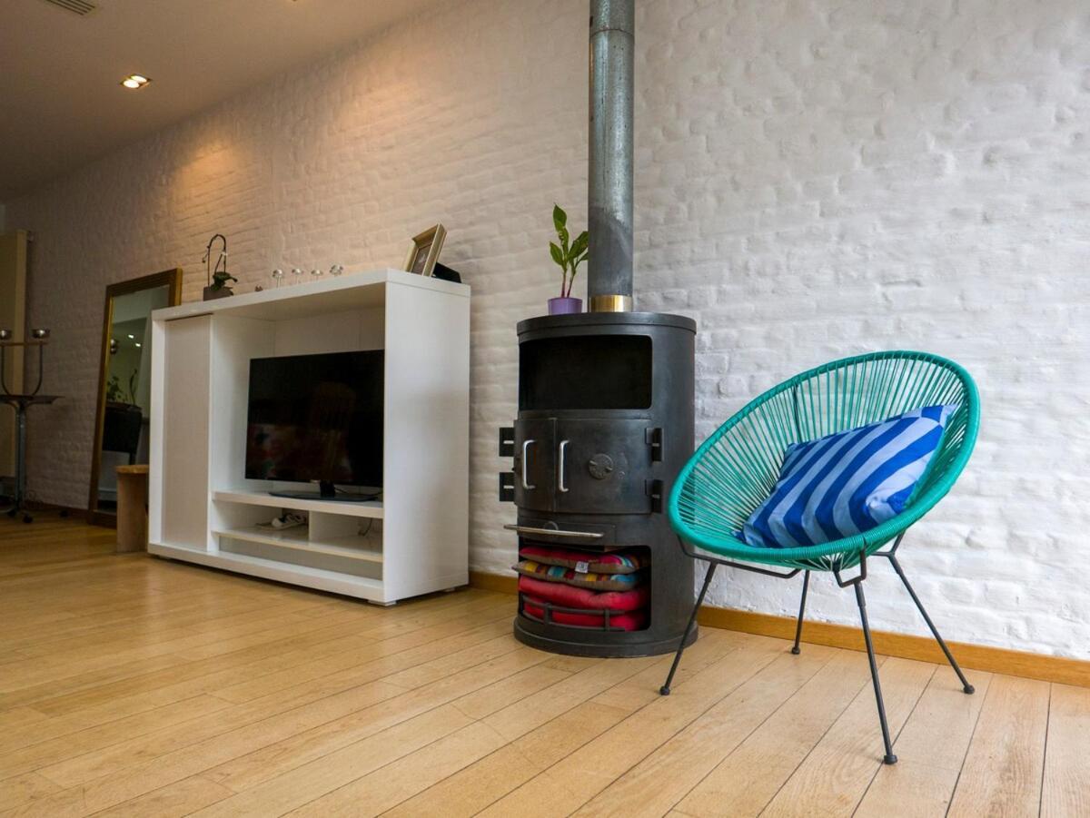 Eya House, Cozy, Bright & Well Located Pousada