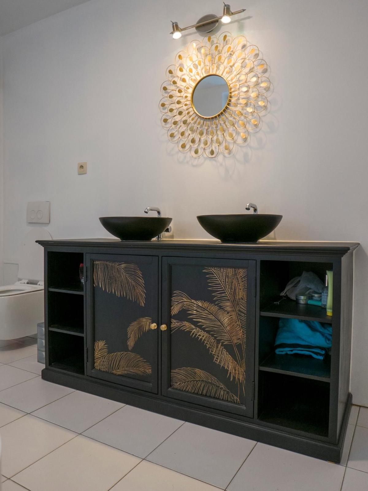 Eya House, Cozy, Bright & Well Located Pousada